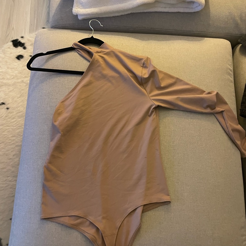 Abercrombie and Fitch brown open shoulder turtleneck cutout bodysuit - size l
